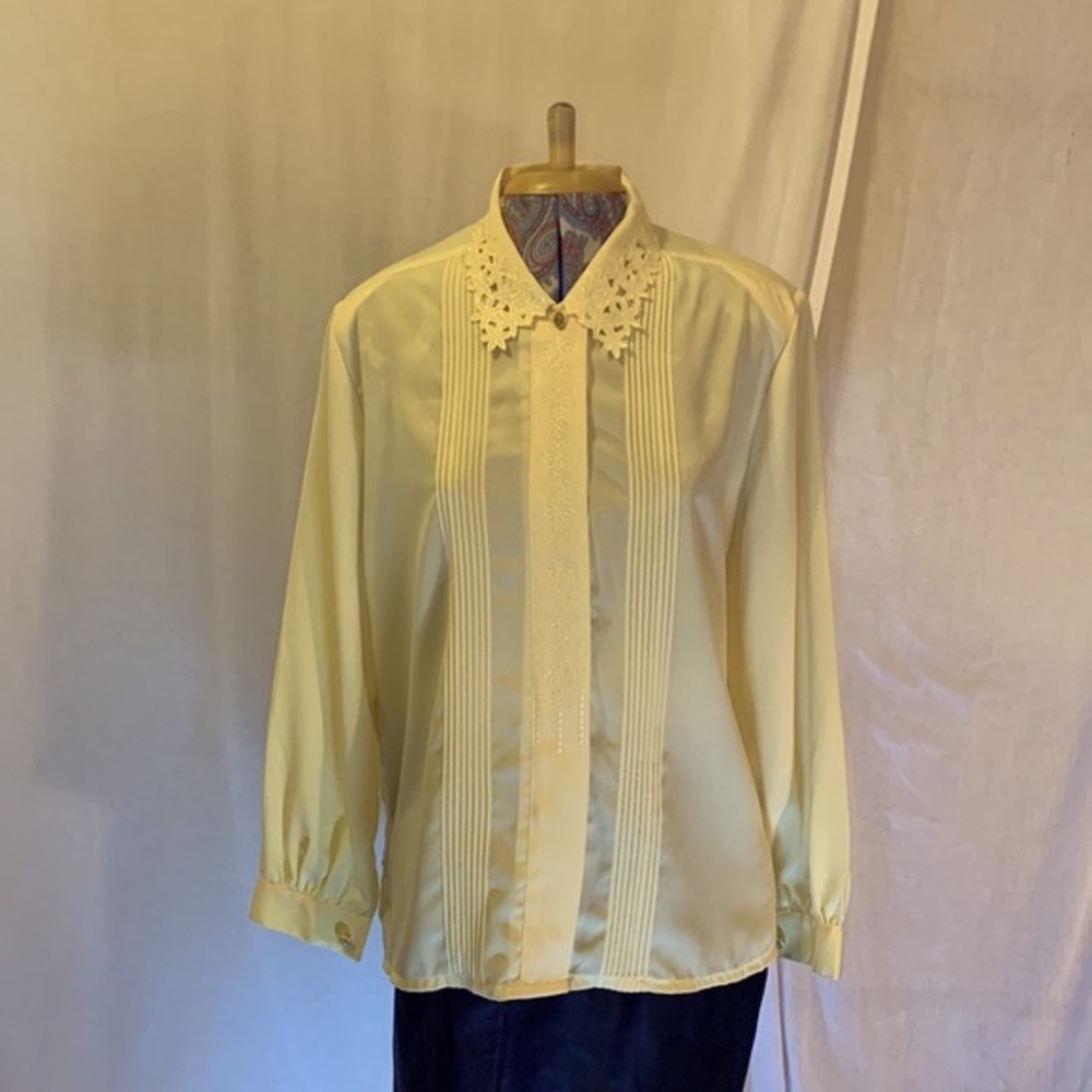 Gorgeous Vintage Tailored Yellow Button Sleeve large